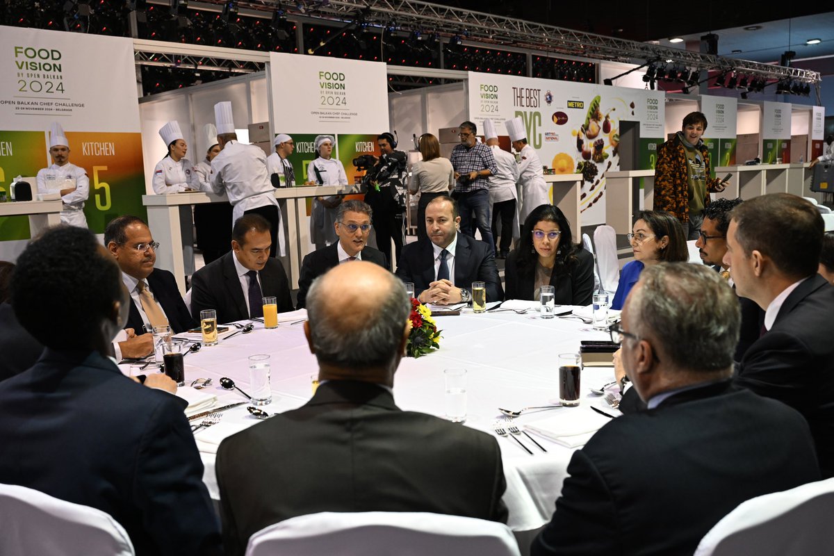 SomaliainSerbia's tweet photo. On the occasion of #FoodVision by #OpenBalkan2024, AMB @mometov & counterparts from ๐ฉ๐ฟ๐ช๐ฌ๐ถ๐ฆ๐ฎ๐ถ๐ฐ๐ผ๐ฑ๐ง๐ฑ๐พ๐ฒ๐ฆ๐ต๐ธ๐ธ๐พ๐ธ๐ด๐น๐ณ & ๐ฆ๐ช took part in Belgrade Fair, organized Serbian FM @markodjuric. This gathering made an excellent opportunity for briefing, fostering collaboration & exchanges visions. https://t.co/PdkwC6NJGx