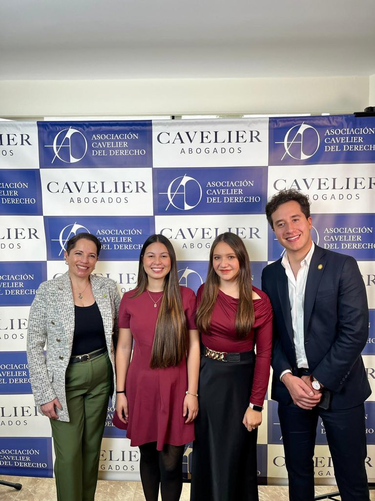 🎉Pasamos a la final del Concurso Nacional en Derecho de Patentes, organizado por la Asociación Cavelier del Derecho.
🎊Los invitamos a seguirnos en vivo mediante este enlace⬇️
youtube.com/live/cVKs3s82u…