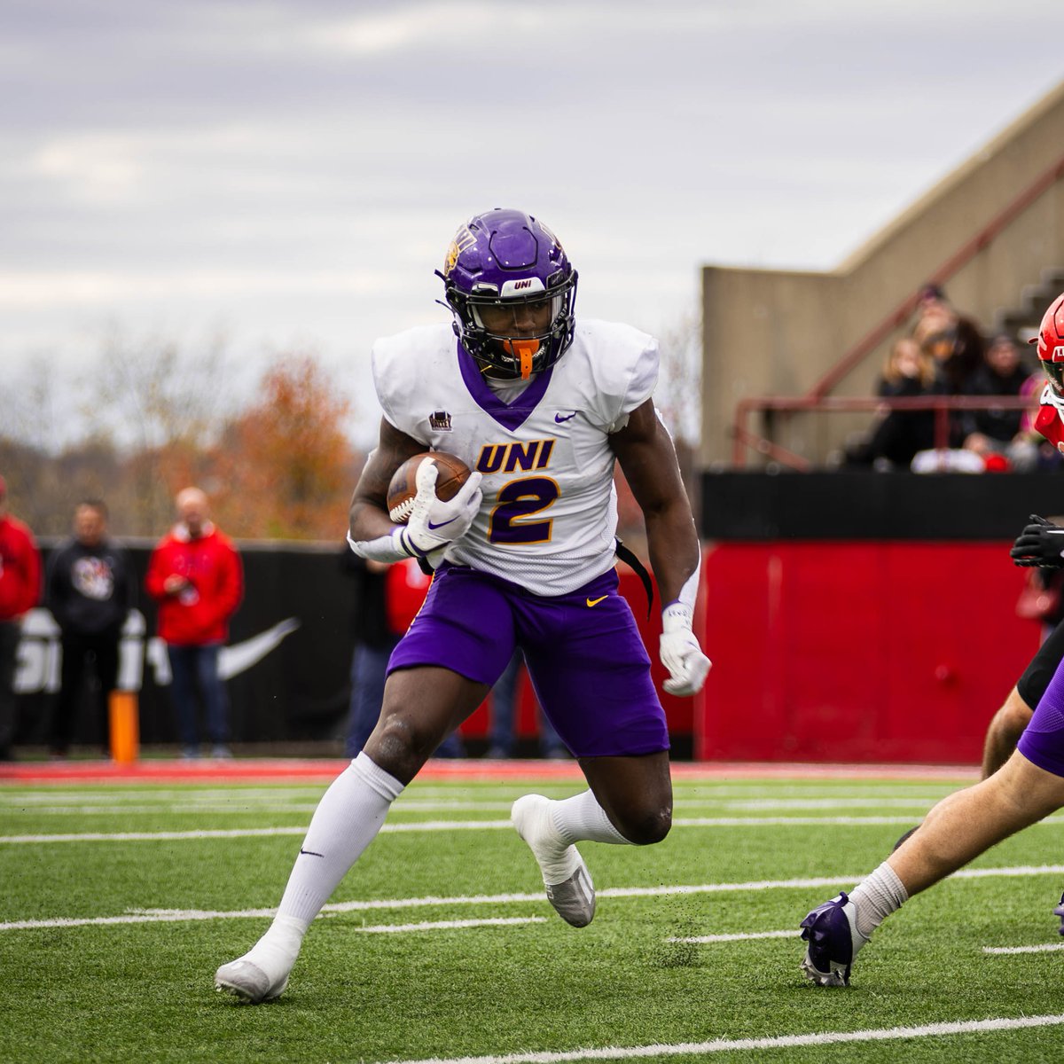 🚨HONORING OUR SENIORS🚨

#️⃣2️⃣ 
Tye Edwards | RB
Palatka, Florida
Menendez HS

#EverLoyal | #1UNI