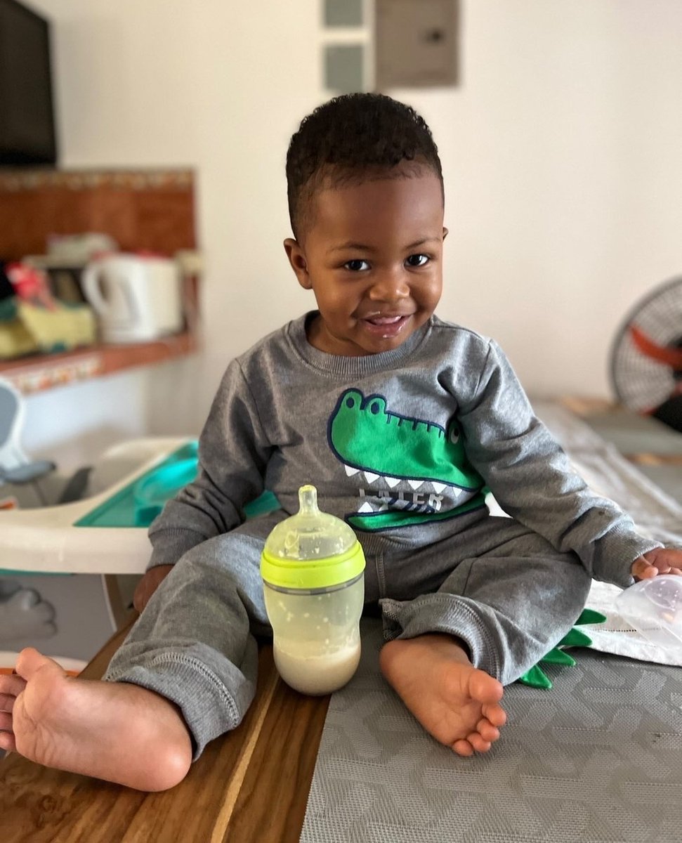 When their smile, makes you smile! 💕🍼⁠
⁠
#Comotomo #ComotomoCommunity // Photo by: @antuanethwilliams