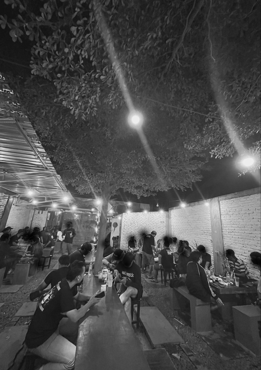 Terimakasih sudah ikut merayakan kemenangan <a href="/persebayaupdate/">Official Persebaya</a> . 

Pemenangnya sesungguhnya kita yang di tribun berdiri berdampingan tanpa sekat. 

suroboyoXjakarte

A L E