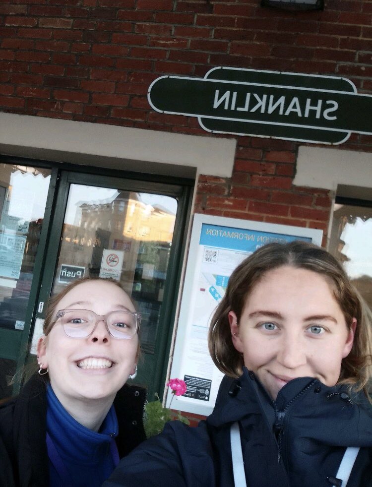 This week, despite cold weather, Bay Youth Project staff have undertook #detachedyouthwork sessions across Shanklin, Lake &amp; Sandown.
It’s important that we have a presence in our communities, engaging young people promoting our Free activities &amp; building relationships
#YouthWork