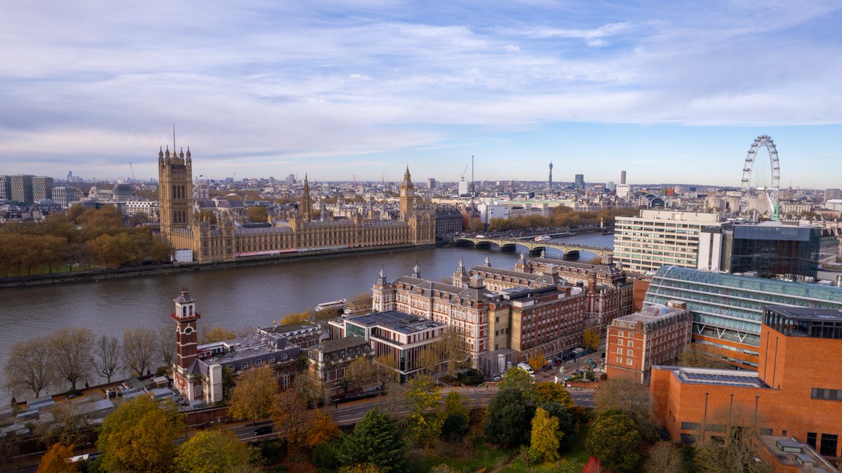This was a very long, but highly rewarding day, filming in multiple locations across London. 

Each one of the locations had its own unique legal and safety challenges.

#flysafe #dronesafe #flylegal #dronelegal #aerialphotography #aerialfilming #dronephotography #dronefilming