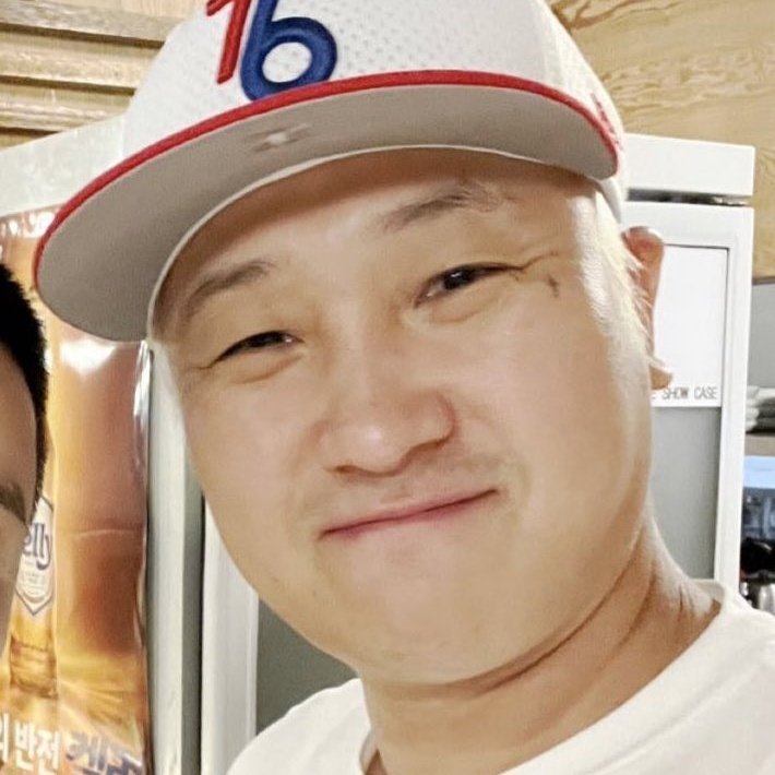 yvesllit's tweet photo. just so everyone knows THIS is the face of the abuser! his name is Lee Yong Hak (이용학) AKA DIGITAL MASTA, he is 46 years old but claim he is the victim and that the 19 year old is the perpetrator 
his Instagram handle is @/imfdm https://t.co/3oIGoOaEoX