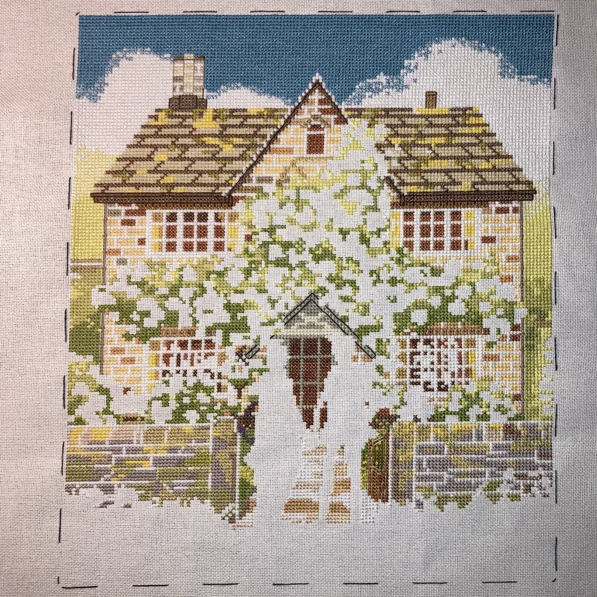 PiesCrossStitch's tweet photo. Finishing this wall took 10 years off my life. Idk why that was so hard for me lmao

#CrossStitch #GoodOmens #WIP https://t.co/2bmBV2Lwi6