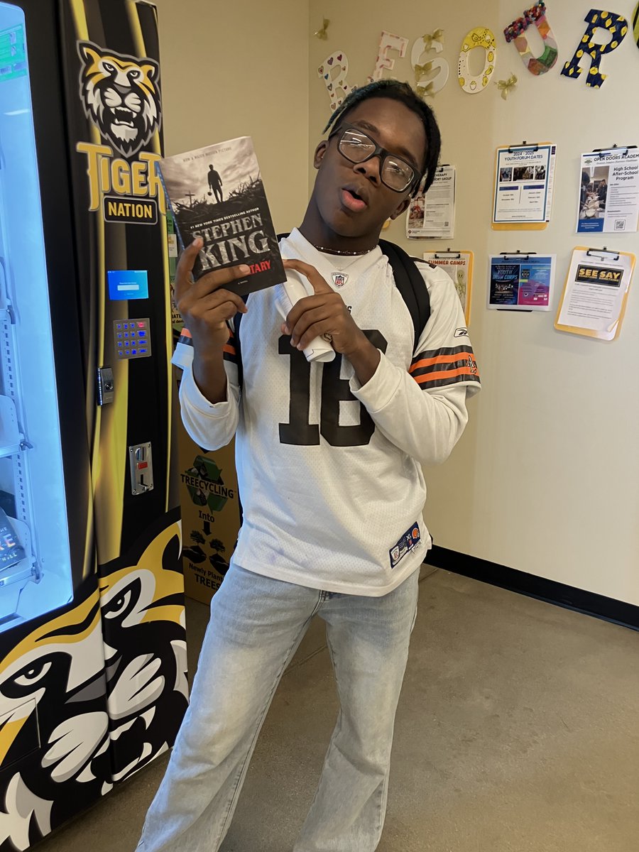 At the start of the school year, Heights High students noticed a brand new vending machine sitting right outside of the library. But this machine is full of books instead of snacks that students can earn as a reward for their positive behavior. Read more >>bit.ly/3OkKE7S