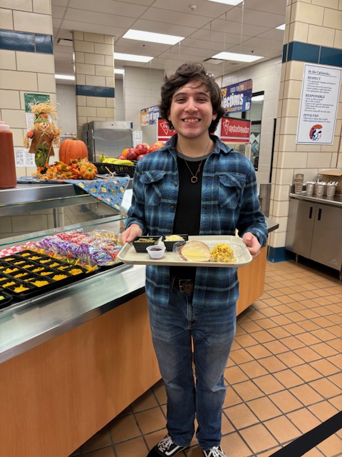 Today we’re feeling extra thankful for our amazing Guest Gobblers who joined us to serve a delicious holiday meal to our students and helped make it extra special. Wishing everyone a warm and wonderful Thanksgiving! #VVSDNutritionServices #EveryLearner365