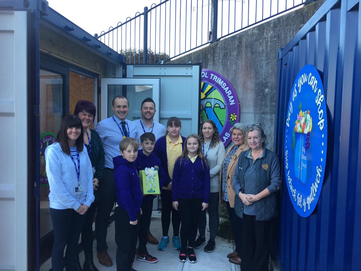 Hapus iawn i ennill gwobr y flwyddyn Great British Food Fortnight. Our Pay as you feel food shop has won the yearly Great British Food award UK. We have worked hard to grow our own veg to reduce food miles and offer affordable meals to our community. <a href="/BigBocsBwyd/">Big Bocs Bwyd</a> <a href="/Morrisons/">Morrisons</a>