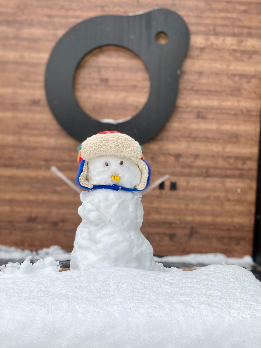 Yesterday was our first snowy day of the season in Chicago ❄️☃️🍻