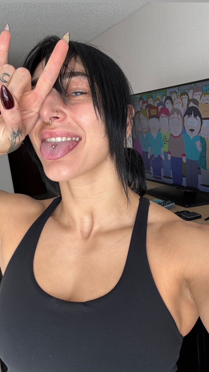 RheaRipleyCom's tweet photo. New photo via Rhea’s Instagram Story (@RheaRipley_WWE) #RheaRipley #DemiBennett #TheNightmare #Brutality #Mami https://t.co/HbGvpnmeiF