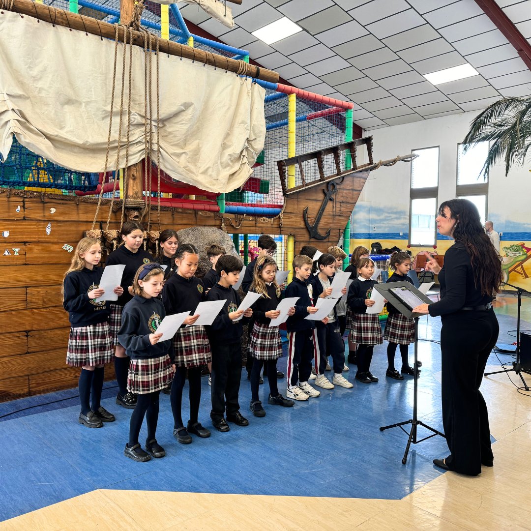 colintlev's tweet photo. 🎶 Los alumnos de CEMU Levante han querido celebrar el Día de la Música compartiendo su talento y pasión en una presentación musical para los más pequeños del colegio. 💫

#DíaDeLaMúsica #valencia #institucioninternacionalsek #conservatoriodemusica https://t.co/pTOgwDndxo