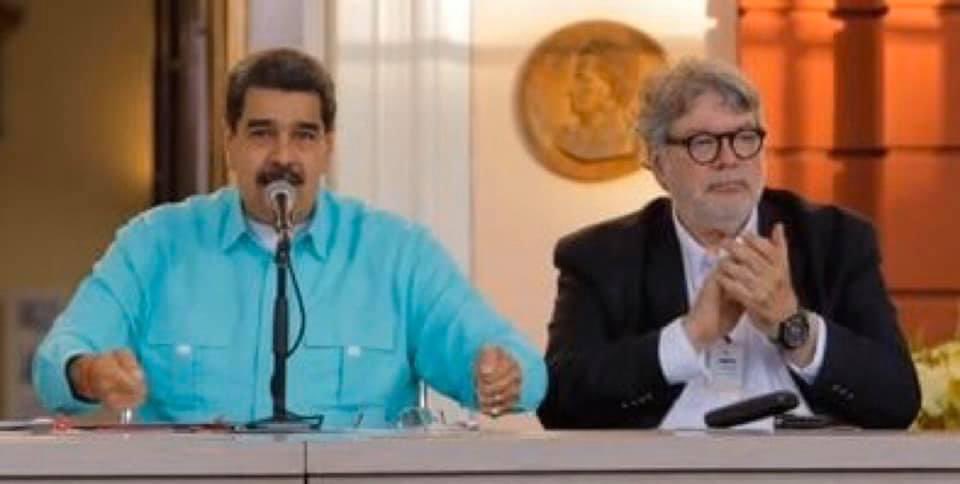 FBuenAbad's tweet photo. Yo defiendo a Venezuela donde puedo y como puedo. Soy hermano de ese pueblo revolucionario, bolivariano, socialista. Tengo como míos los mejores anhelos de Hugo y allá donde voy y donde estoy llevo en mi corazón la espada de Bolívar que camina por America Latina. Patria Grande. https://t.co/EyGR3jpW1Z