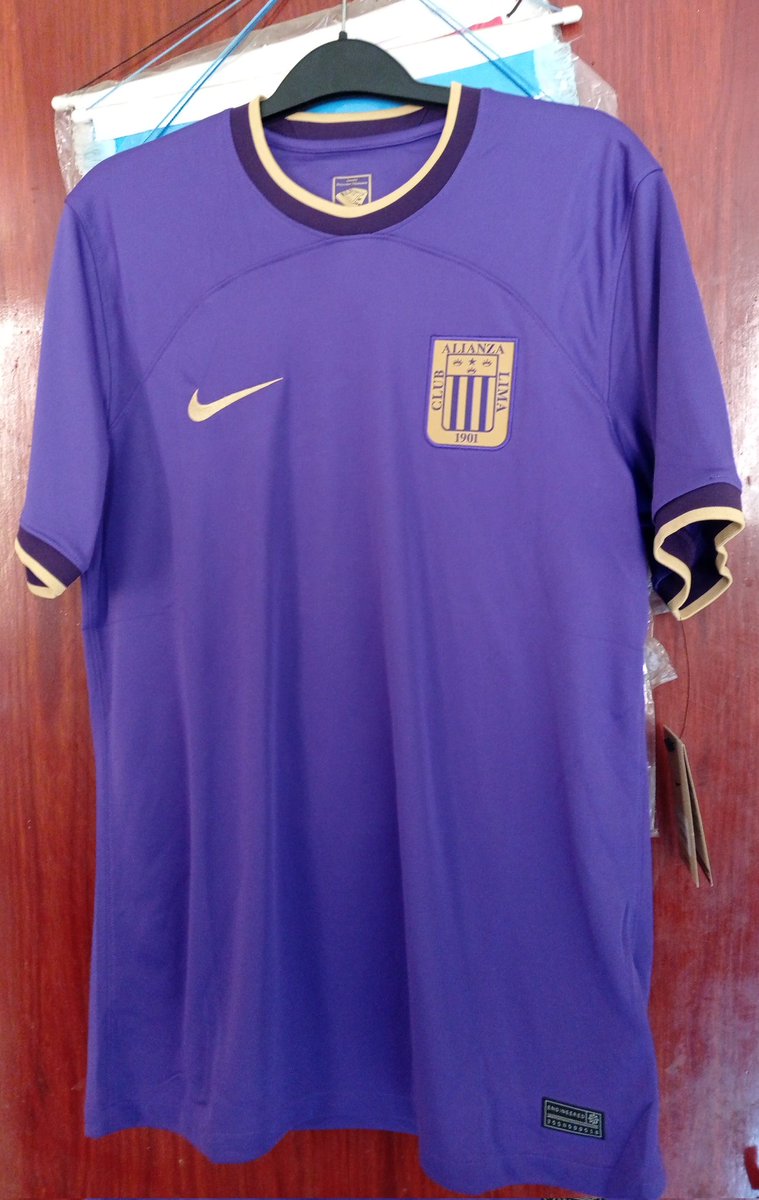 luzhin1901's tweet photo. A la venta talla S y M, sin Sponsor ambas con etiqueta.

Precio 200 soles c/u.

Regala un RT para que se lo lleve al que le falta en su colección por fa. https://t.co/wKIsH63zu1