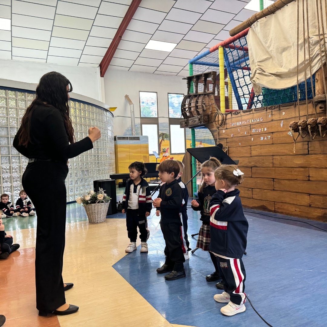 🎶 Los alumnos de CEMU Levante han querido celebrar el Día de la Música compartiendo su talento y pasión en una presentación musical para los más pequeños del colegio. 💫

#DíaDeLaMúsica #valencia #institucioninternacionalsek #conservatoriodemusica