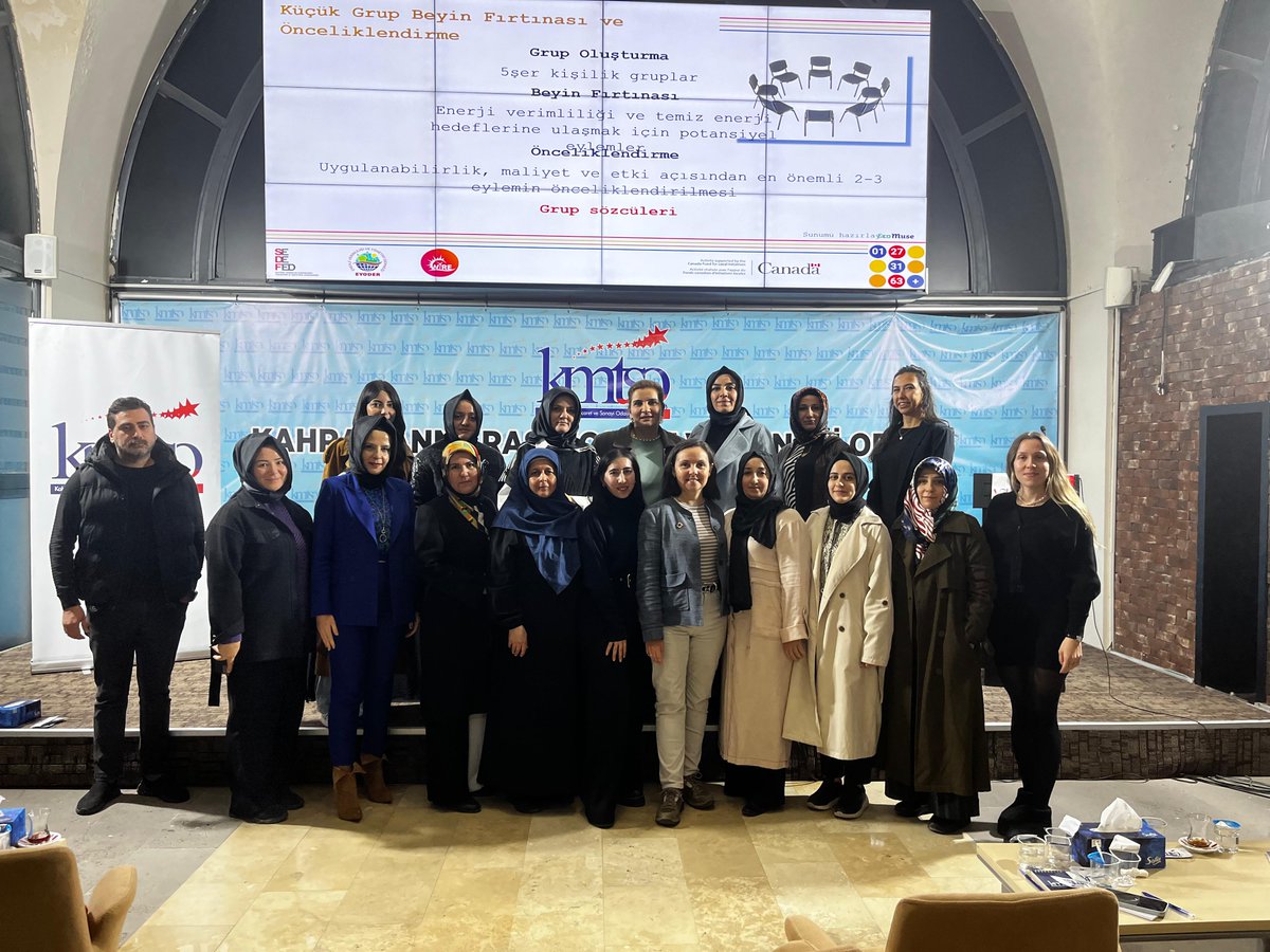 #Kahramanmaraş ve #Şanlıurfa atölyemiz, 21 Kasım’da Expo KMTSO’da "Yeniden İnşa Sürecinde Kadın Girişimciler" Konferansı’nda gerçekleşti. İNGEV iş birliğiyle düzenlenen konferansta, <a href="/ingevorg/">İNGEV</a> 'un Eleleyiz Projesi de tanıtıldı. <a href="/SEDEFED/">Sektörel Dernekler Federasyonu (SEDEFED)</a> <a href="/_EYODER_/">Enerji Verimliliği ve Yönetimi Derneği</a> <a href="/WiRE_Canada/">Women in Renewable Energy</a> <a href="/YaseminSomuncu/">Yasemin Somuncu</a>