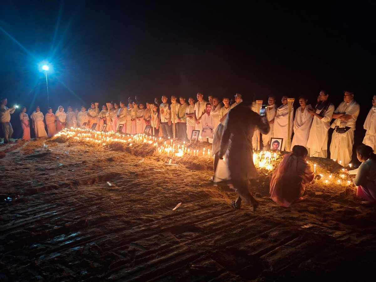 LaishramDeepika's tweet photo. Burial service for 9 innocent #Meitei civilians at Ningshingkhul, #Jiribam who were brutally massacred by #kukiterrorists ! 

#jiribammassacre
@PMOIndia @narendramodi @AmitShah @adgpi @Spearcorps @manipur_police @rajnathsingh @ramindesai @VladAdiReturns https://t.co/ahZMvD4tr9