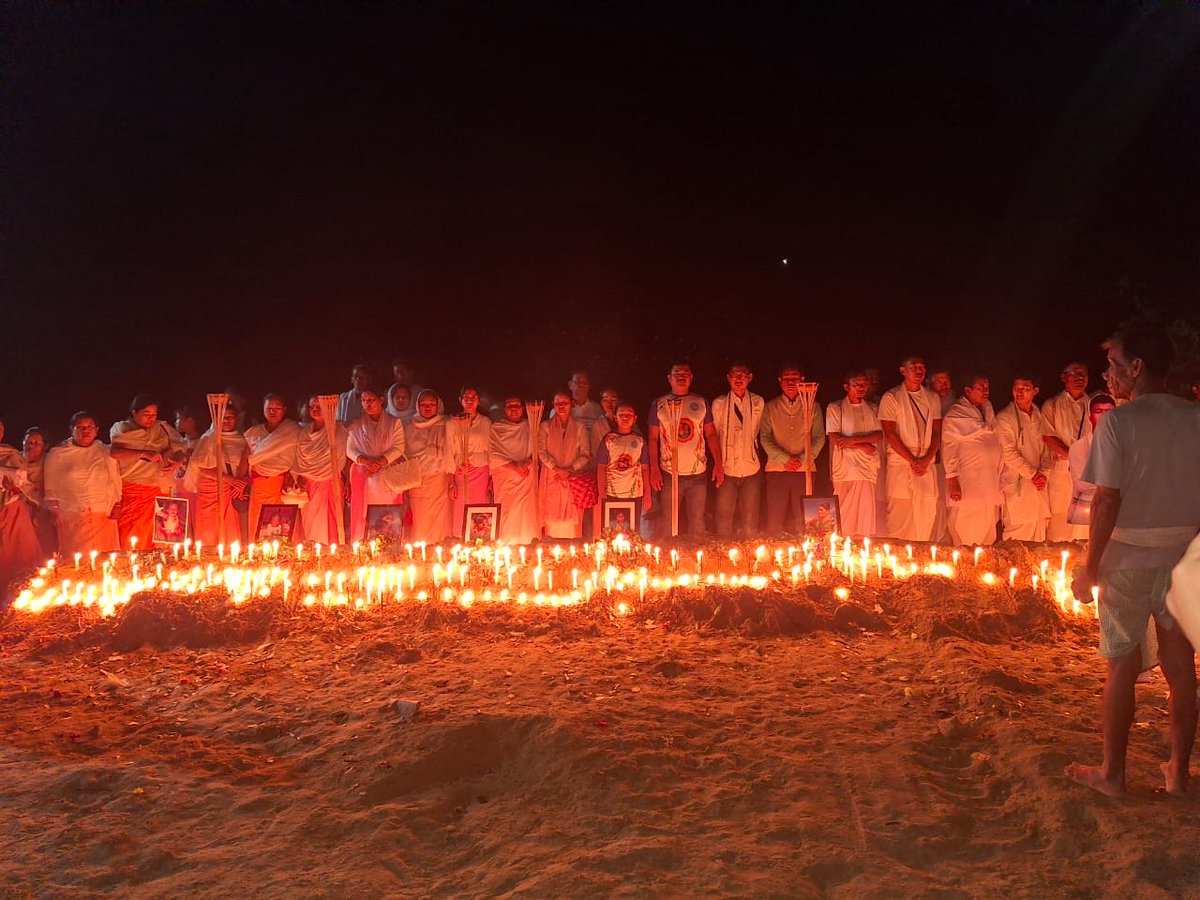 LaishramDeepika's tweet photo. Burial service for 9 innocent #Meitei civilians at Ningshingkhul, #Jiribam who were brutally massacred by #kukiterrorists ! 

#jiribammassacre
@PMOIndia @narendramodi @AmitShah @adgpi @Spearcorps @manipur_police @rajnathsingh @ramindesai @VladAdiReturns https://t.co/ahZMvD4tr9