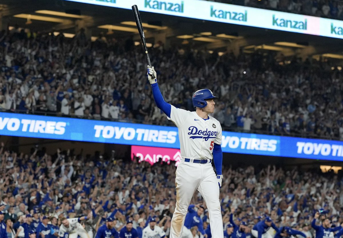 KingJosiah54's tweet image. “Don’t say you hate LA when you don’t travel past the 10”

Kendrick on dodger blue