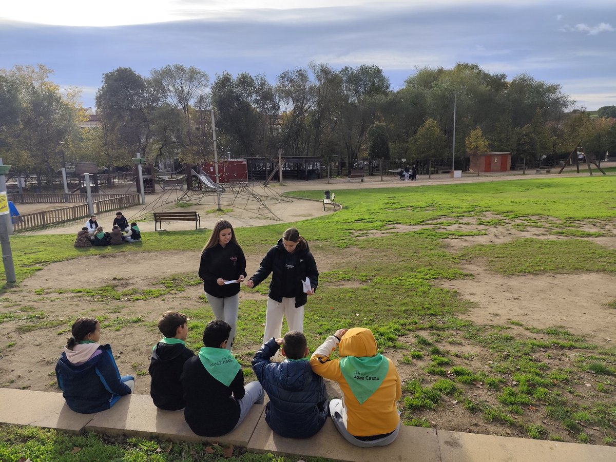 4t d'ABP STEM han preparat un taller per 5è de primària de <a href="/EscolaJoanCasas/">Escola Joan Casas</a> on els ajudaven a fer fotografies matemàtiques pels concursos <a href="/fotomatiques/">Fotomàtiques</a> i del grup Area. Quin honor compartir coneixements amb els seus companys més petits! Tenim fotos impressionants! <a href="/INS_Vilamajor/">Institut Vilamajor</a>