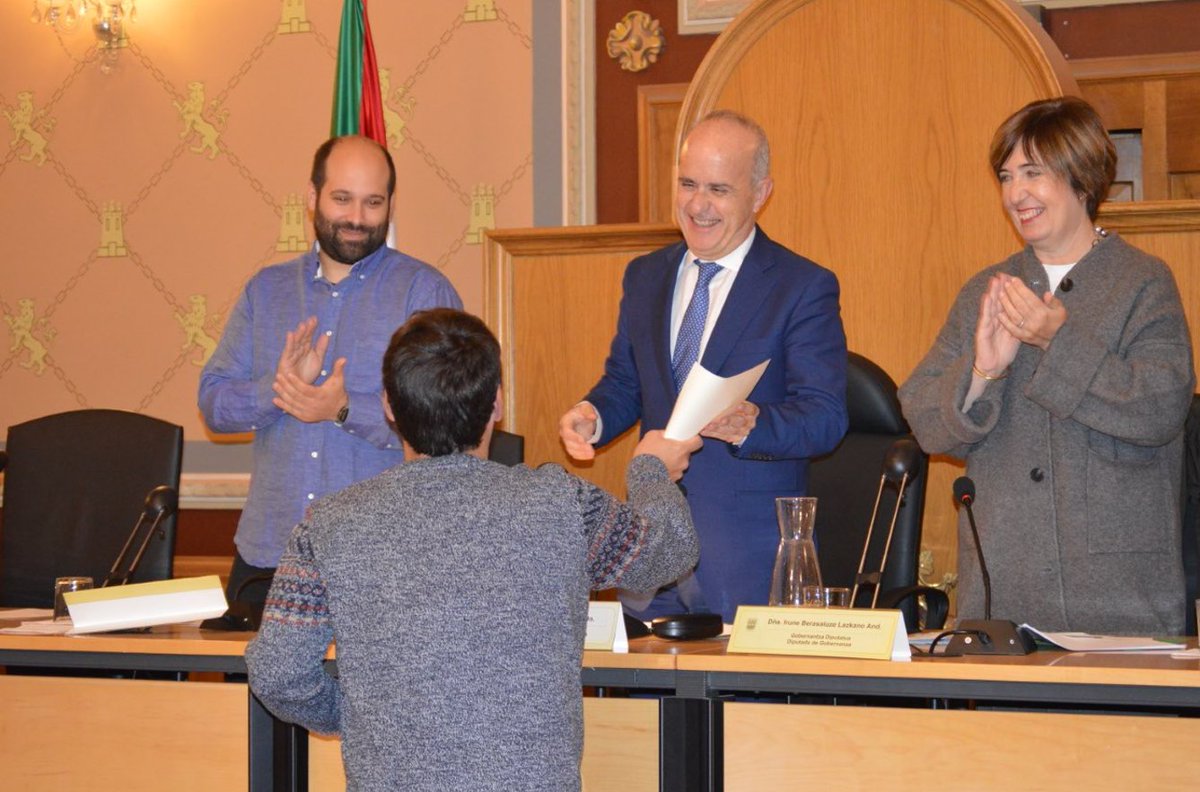 Hoy hemos celebrado la Apertura del Curso Académico 2024/2025 en la <a href="/UNED_Bergara/">UNED Bergara</a>, un acto cargado de simbolismo y compromiso con la educación.