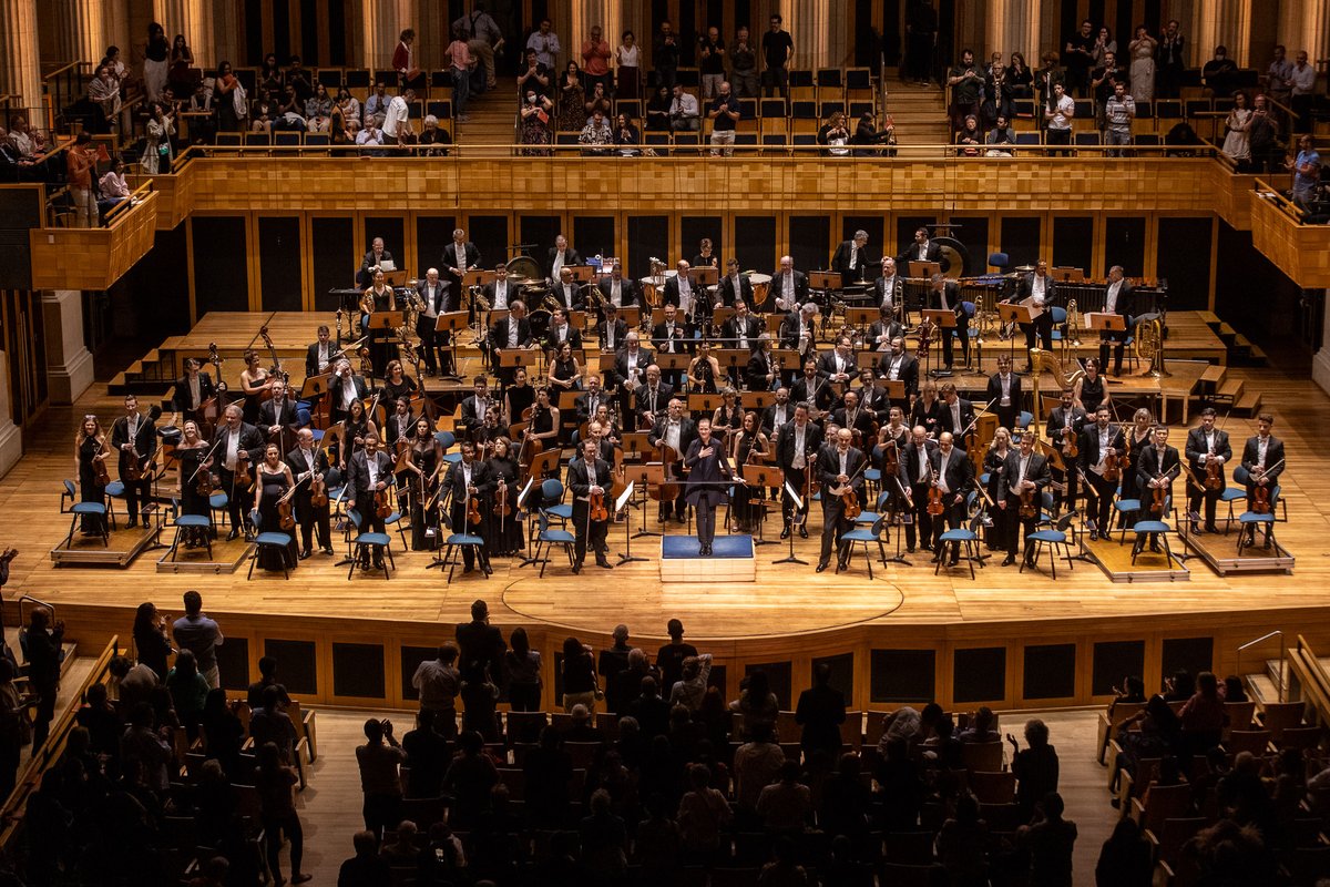Orquestra Sinfônica do Estado de São Paulo – Osesp (@osesp) on Twitter photo De quinta a sábado, nosso público aproveitou três apresentações de tirar o fôlego. Sob regência de Elena Schwarz, a Osesp tocou obras de Anton Webern, Mozart, Wynton Marsalis e Shostakovich. O pianista Marc-André Hamelin foi o solista das noites.
Confira alguns cliques 👇👇 De quinta a sábado, nosso público aproveitou três apresentações de tirar o fôlego. Sob regência de Elena Schwarz, a Osesp tocou obras de Anton Webern, Mozart, Wynton Marsalis e Shostakovich. O pianista Marc-André Hamelin foi o solista das noites.
Confira alguns cliques 👇👇