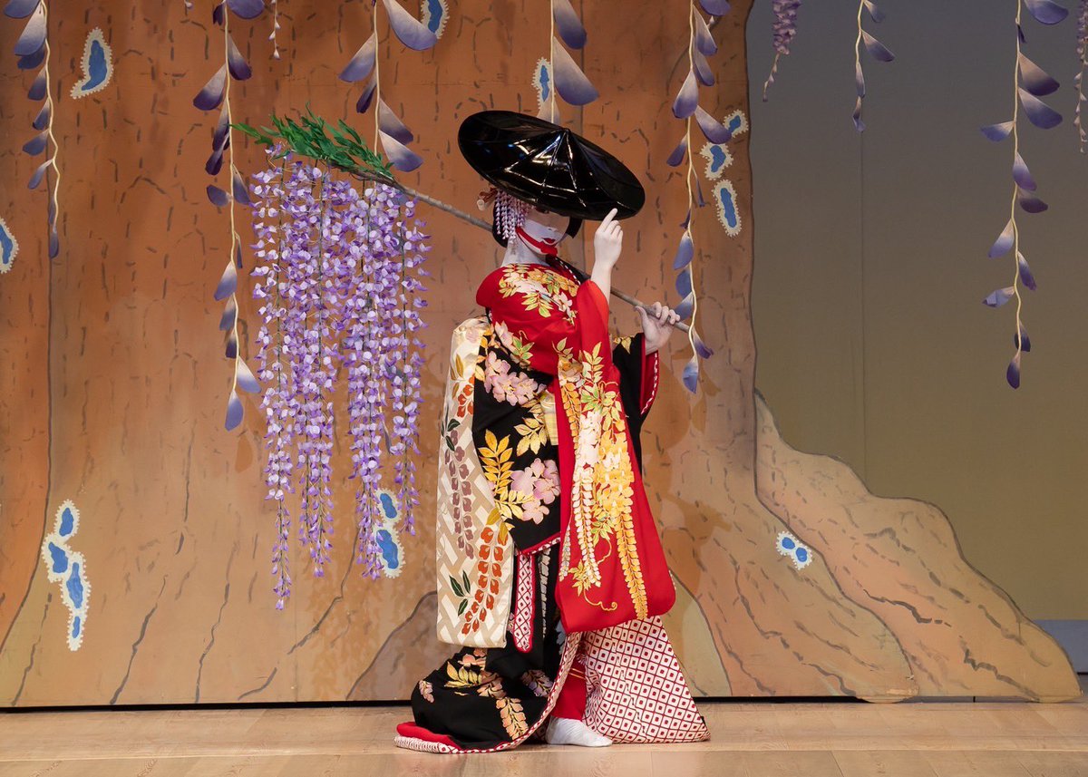 舞台写真3点＋藤娘ジグソーパズル未開封 2024.11.10 京都 祇園甲部歌舞練場 長唄「藤娘」の舞台写真です