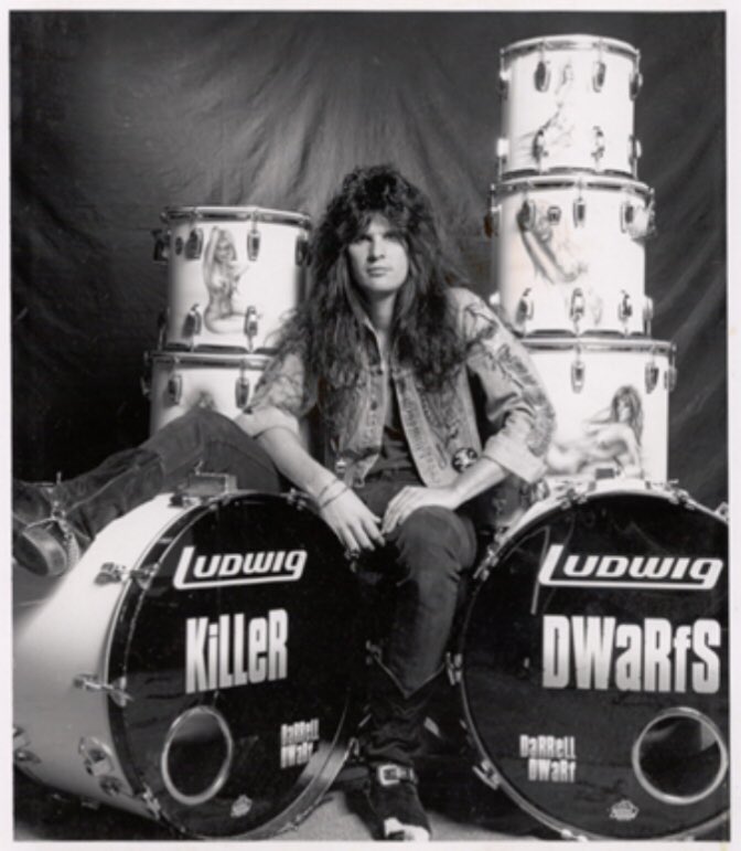 DarrellDWaRf's tweet photo. #DFF Drum Face Friday #Retro This is the Dirty Weapons tour kit. The video turned over 1 Million views this week via @YouTube @ddrumUSA @SABIAN_Cymbals @loscabossticks @EVANSDrumheads @HumesandBerg @rockerscoffee Thanks #DWaRfNation #Drummerslife #KiLLeRDWaRfS https://t.co/99yxwgyFaj