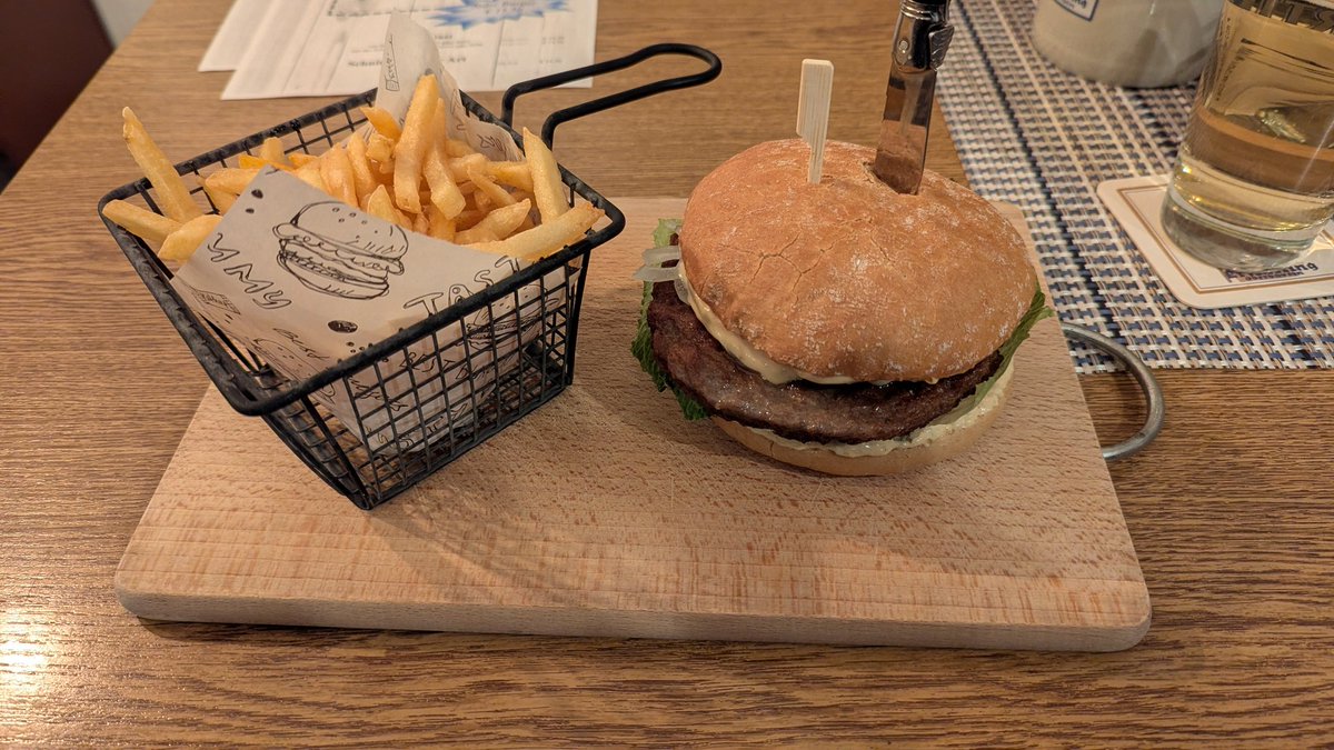 Angus Burger im AnGerichtet. Danach Quizabend