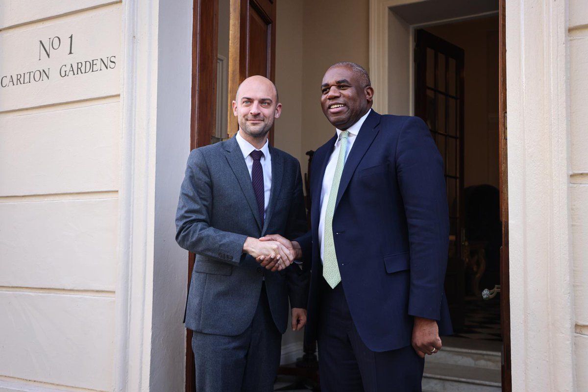 AmbDuchene's tweet image. French Foreign Minister @jnbarrot came to London today to meet his counterpart @DavidLammy. They discussed the Franco-British relationship 🇫🇷🇬🇧 and emphasized its importance in the context of renewed brutality in world affairs. 🧵 1/4