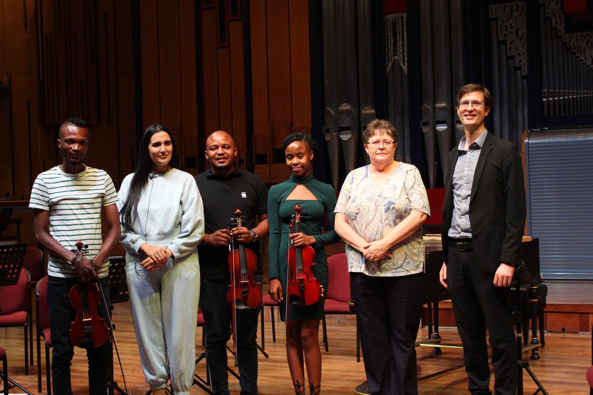 unisamusicfound's tweet photo. Today, world-renowned violinist Aisha Syed hosted a transformative workshop at Unisa, inspiring young musicians with her passion &amp; expertise.

Join us on 23 Nov 2024 at 7 PM at ZK Matthews Great Hall for an unforgettable concert with Aisha Syed &amp; the JPO. https://t.co/Dy04tGaHjv