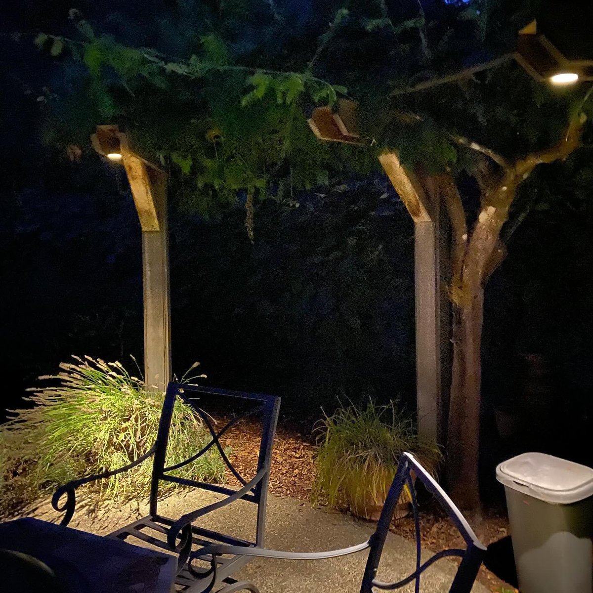 leapfroglands's tweet photo. Light 💡 up your nights…landscape night lighting installation adds security and really warms up the evening making more usable space you can enjoy 24/7. 💚 Design Build by LeapFrog Landscaping, “Inspired by Nature”. ⭐️With over 30 years experience in Custom Design. https://t.co/0PzeRLb4YA