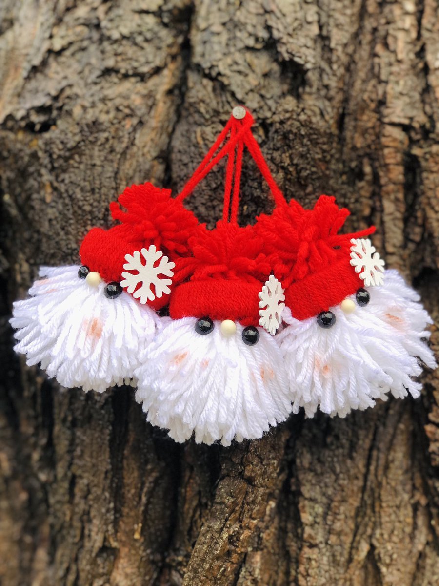 CraftsSnowstorm's tweet photo. New youtube video SnowStormCrafts! I show you how to make a Santa ornament using yarn. #Santa https://t.co/jf6XcQFVCx