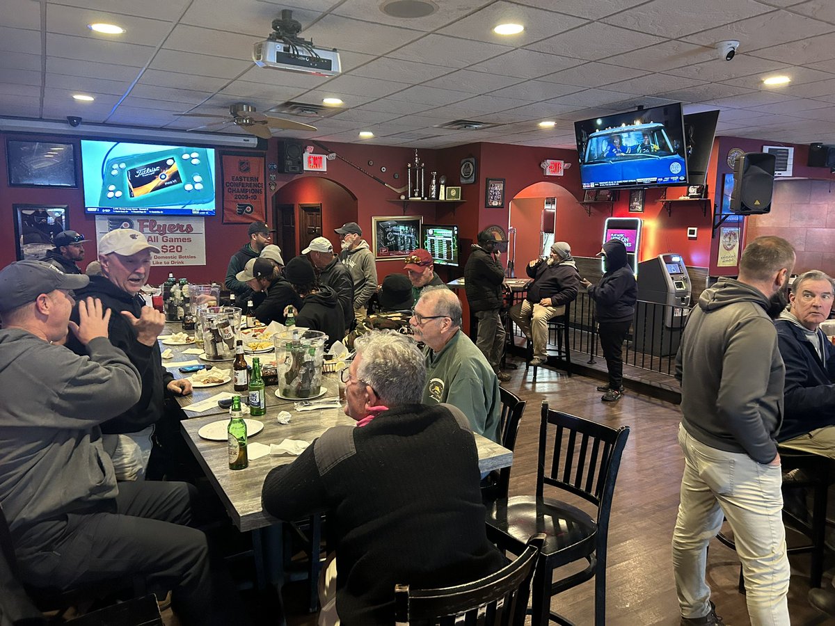 AndrewDooleyGCS's tweet photo. Annual end of season lunch at our local pub. Thanks for a great 2024 season #turf #team @UnionLeagueGolf #Torresdale ๐๐๏ธโณ๏ธ๐๐๐ช@JStehel @ScottBordner @NickSurretteEM https://t.co/wcEjMxy6At