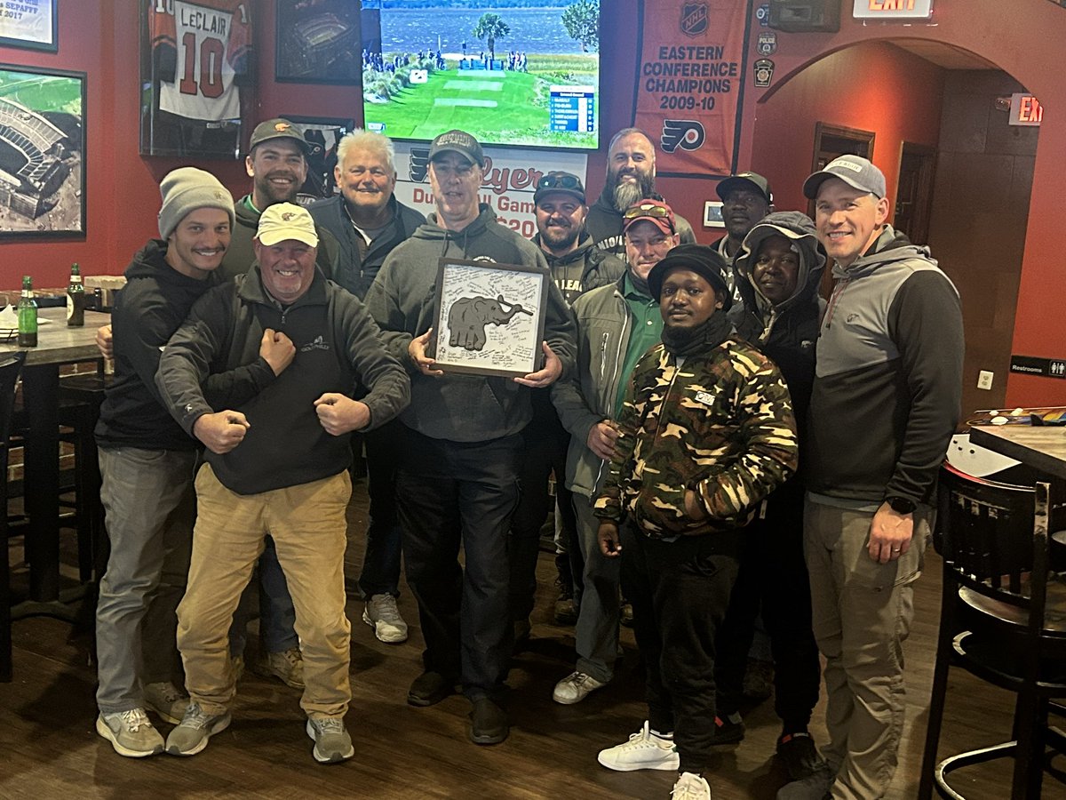 AndrewDooleyGCS's tweet photo. Annual end of season lunch at our local pub. Thanks for a great 2024 season #turf #team @UnionLeagueGolf #Torresdale ๐๐๏ธโณ๏ธ๐๐๐ช@JStehel @ScottBordner @NickSurretteEM https://t.co/wcEjMxy6At