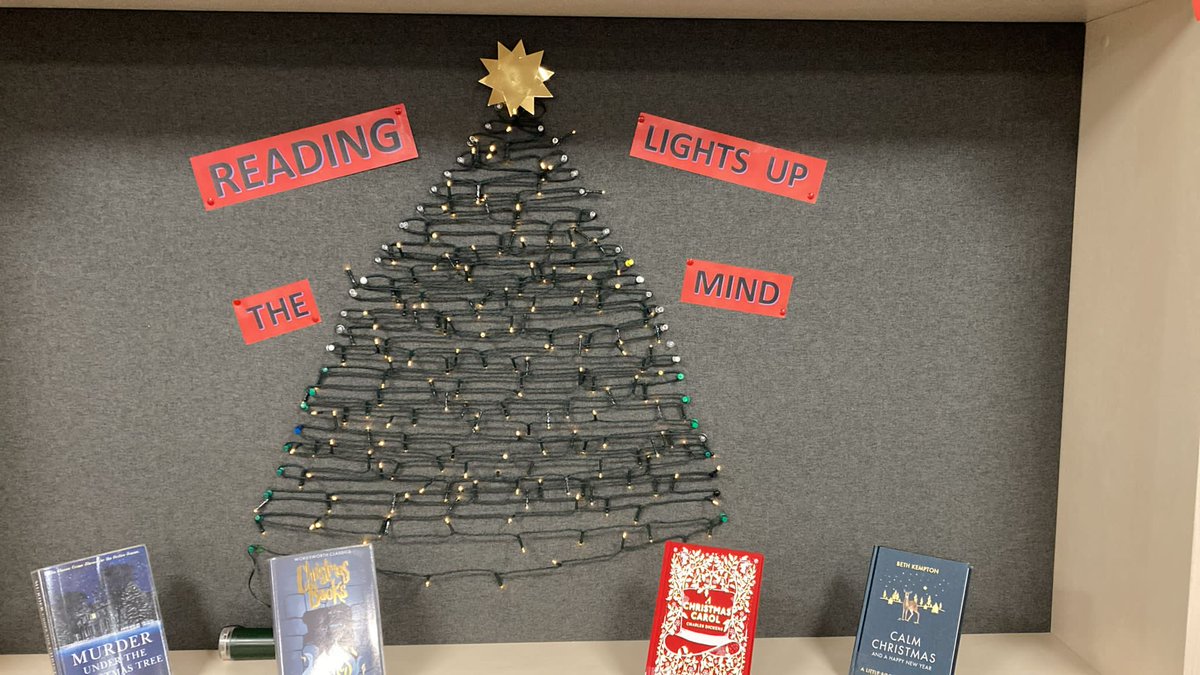 ncc_libraries's tweet photo. Colleagues are getting the #Libraries ready for #Christmas @NewCityCol Come and cosy up with a book this festival season 🎄⛄❄️🎅 https://t.co/5VflOkIlUE