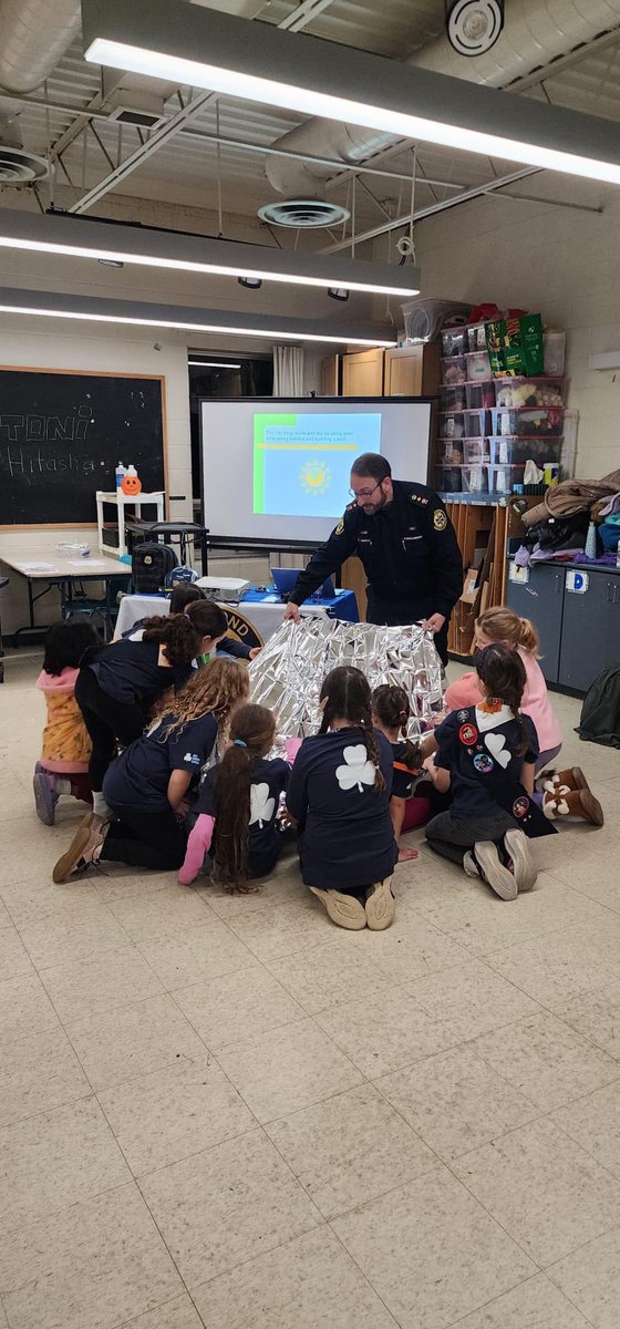RespondSAR's tweet photo. Wednesday we were active, presenting an AdventureSmart "Hug-A-Tree" information session to a local Girl Guides community group. Contact us if you would like to request a no cost presentation for your own group! Get Informed and Go Outdoors! https://t.co/FVVvmVcFRg