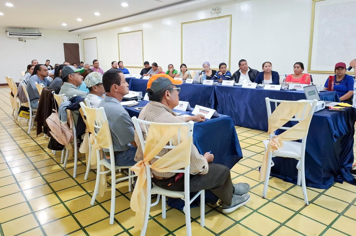 Fundeorg's tweet image. #Transparencia 🔍 | En la zona occidental continuamos el Curso de Fortalecimiento de Capacidades en #ContraloríaSocial para organizaciones de sociedad civil 📚📍

Hoy destacamos la importancia del acceso a la información pública como pilar fundamental para la contraloría social.