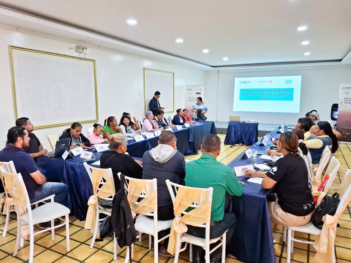 Fundeorg's tweet image. #Transparencia 🔍 | En la zona occidental continuamos el Curso de Fortalecimiento de Capacidades en #ContraloríaSocial para organizaciones de sociedad civil 📚📍

Hoy destacamos la importancia del acceso a la información pública como pilar fundamental para la contraloría social.