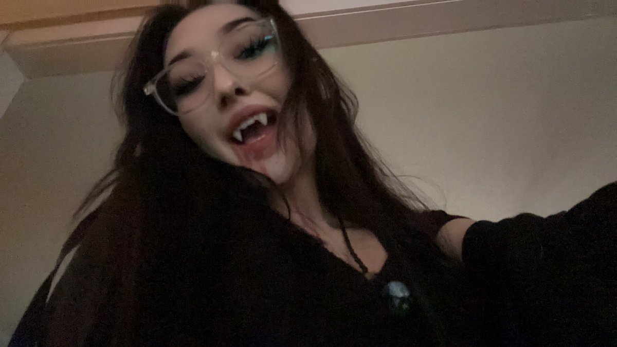 thelocalalex's tweet photo. Lowkey wanna make some vampire content #nsfwtwtًً https://t.co/fRjjuBq8kz