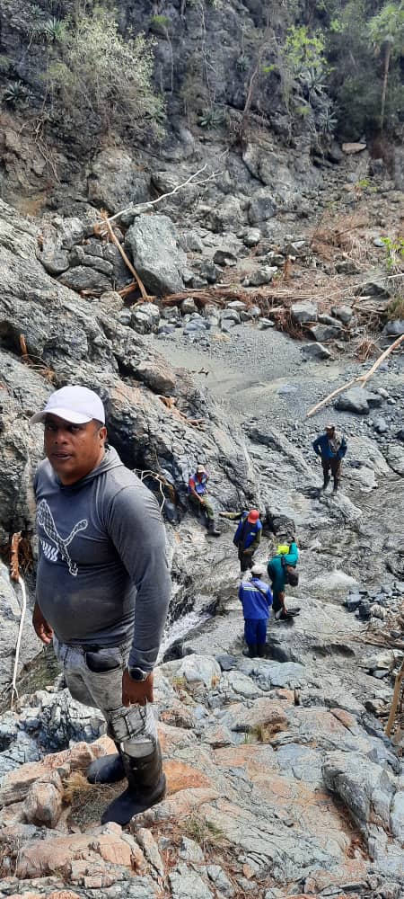 22/11 Comparto este mensaje de Hidrocons guantánamo: Ayer no se quedo nadie en las oficinas, se apoya la ejecución de una de las obras más difíciles que se enfrenta en la recuperación Macambo Gravedad. El apoyo fue vital para pasar el tramo más difícil
SEGUIMOS EN COMBATE #Cuba