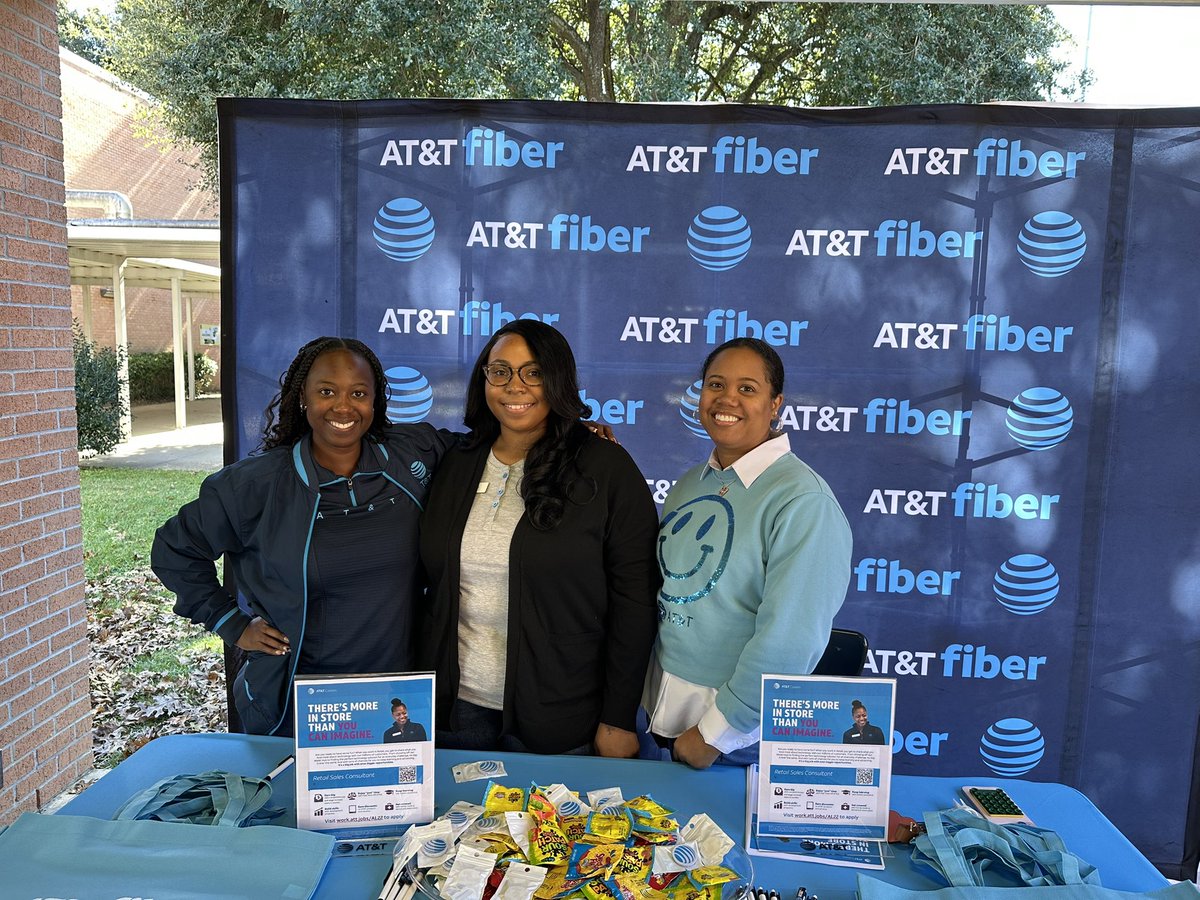 murlonae's tweet image. Career Fair ! #ATTLIFE @smhs_hornets