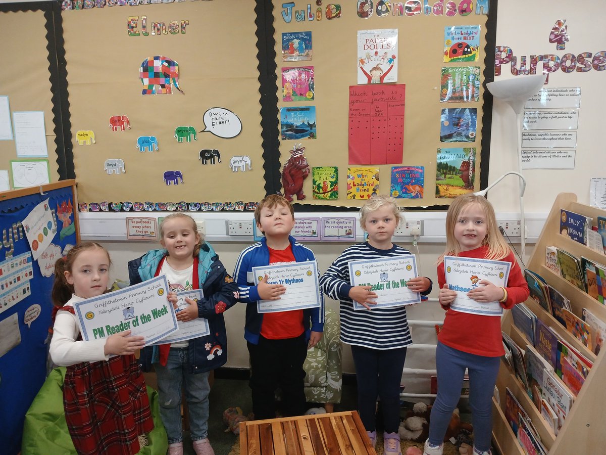 Another great week in year 1. We've been making bird feeders, designing posters using ICT and talking about winter. <a href="/Griff_1B/">Griff_MrBlackmore</a>