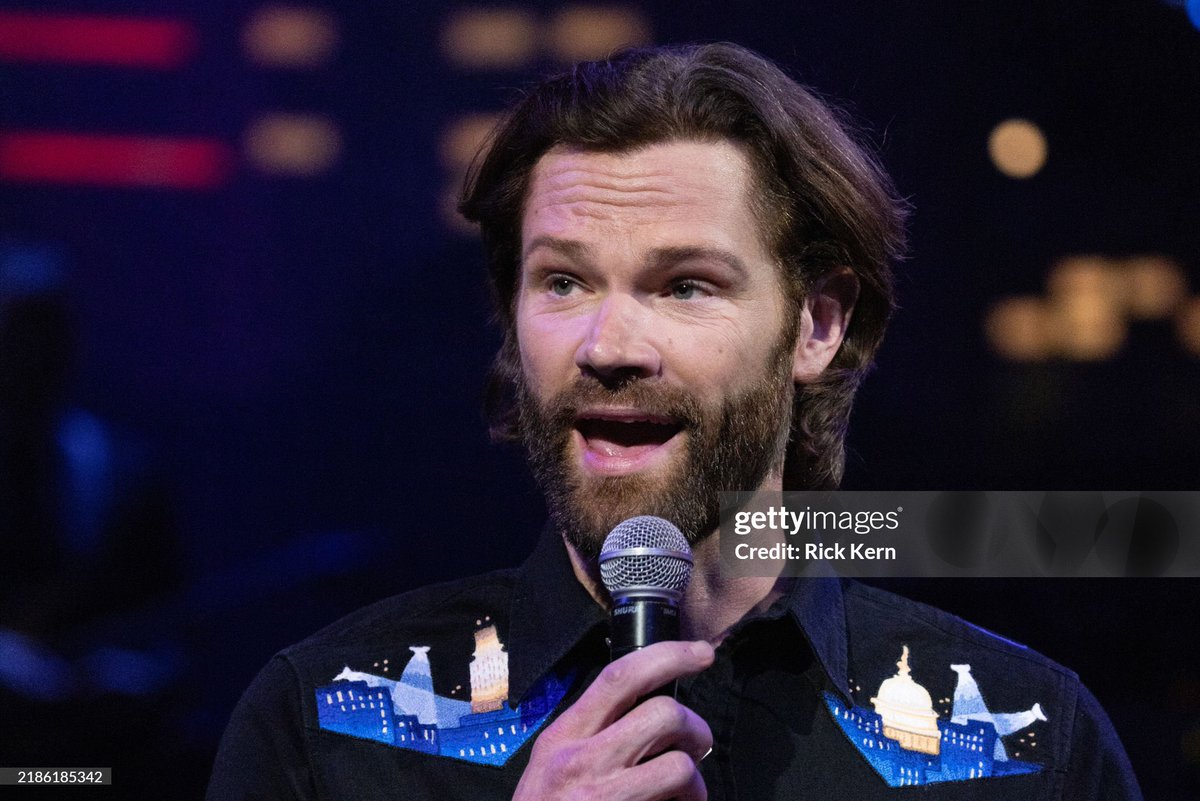 proudofjarpad's tweet image. How much do you love Austin?

Jared Padalecki: yes