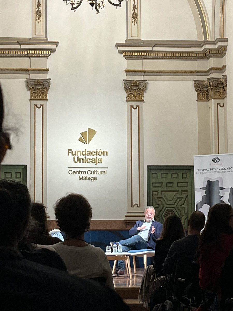 El autor <a href="/tonih_hill/">Toni Hill</a>, en el <a href="/MalagaNegra/">🕵🕵‍♀️ Málaga Negra 📚</a> desgranando los entresijos de la Novela Negra.