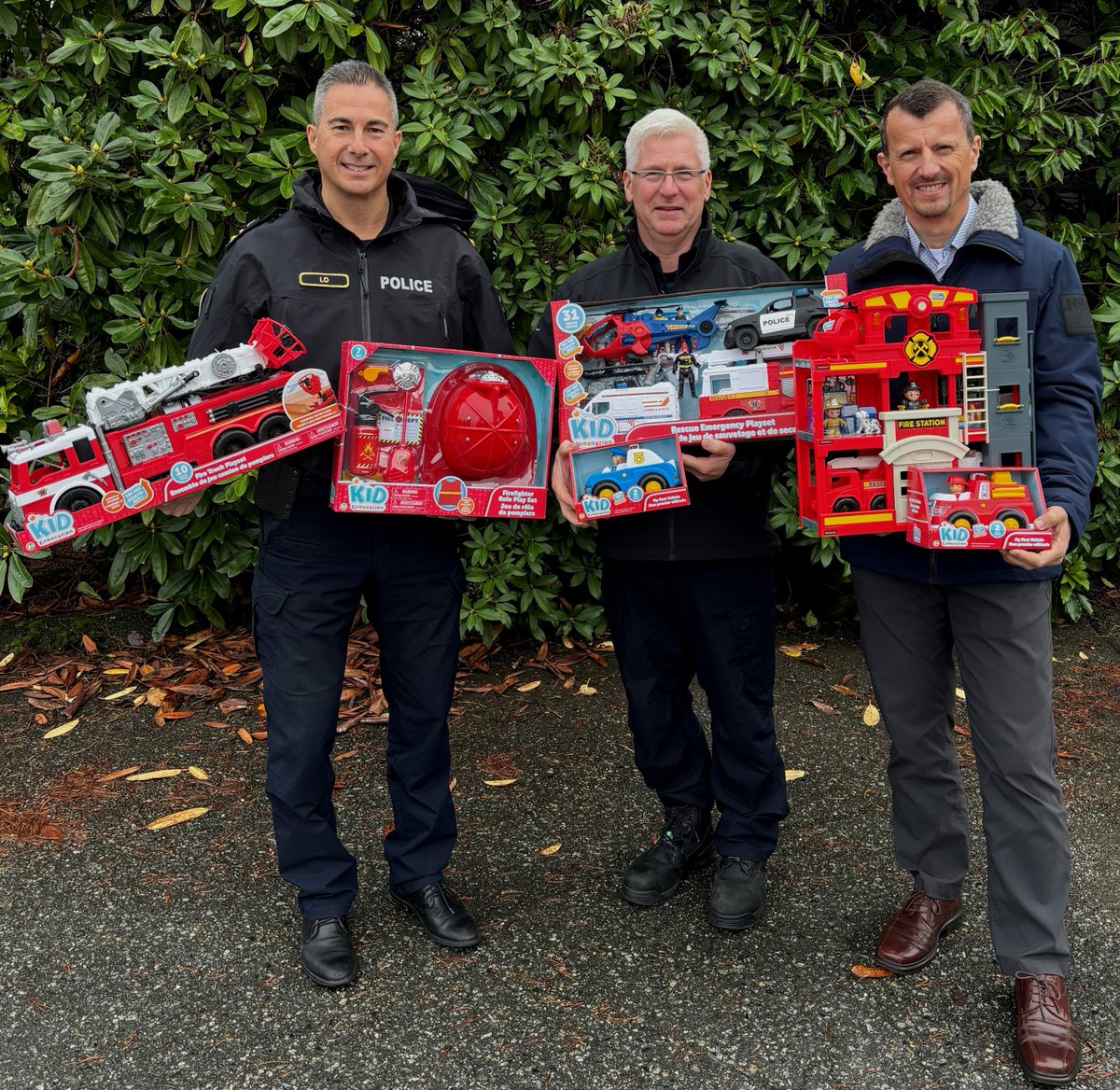 Join #WestVanPolice for our 19th Annual West Van Emergency Services Gift Drive!

Help us support North Shore children and families in need this holiday season!

#WVPD, <a href="/WestVanFireDept/">West Vancouver Fire & Rescue</a> &amp; #westvantransit are teaming up again for the Family Services of the North Shore Christmas