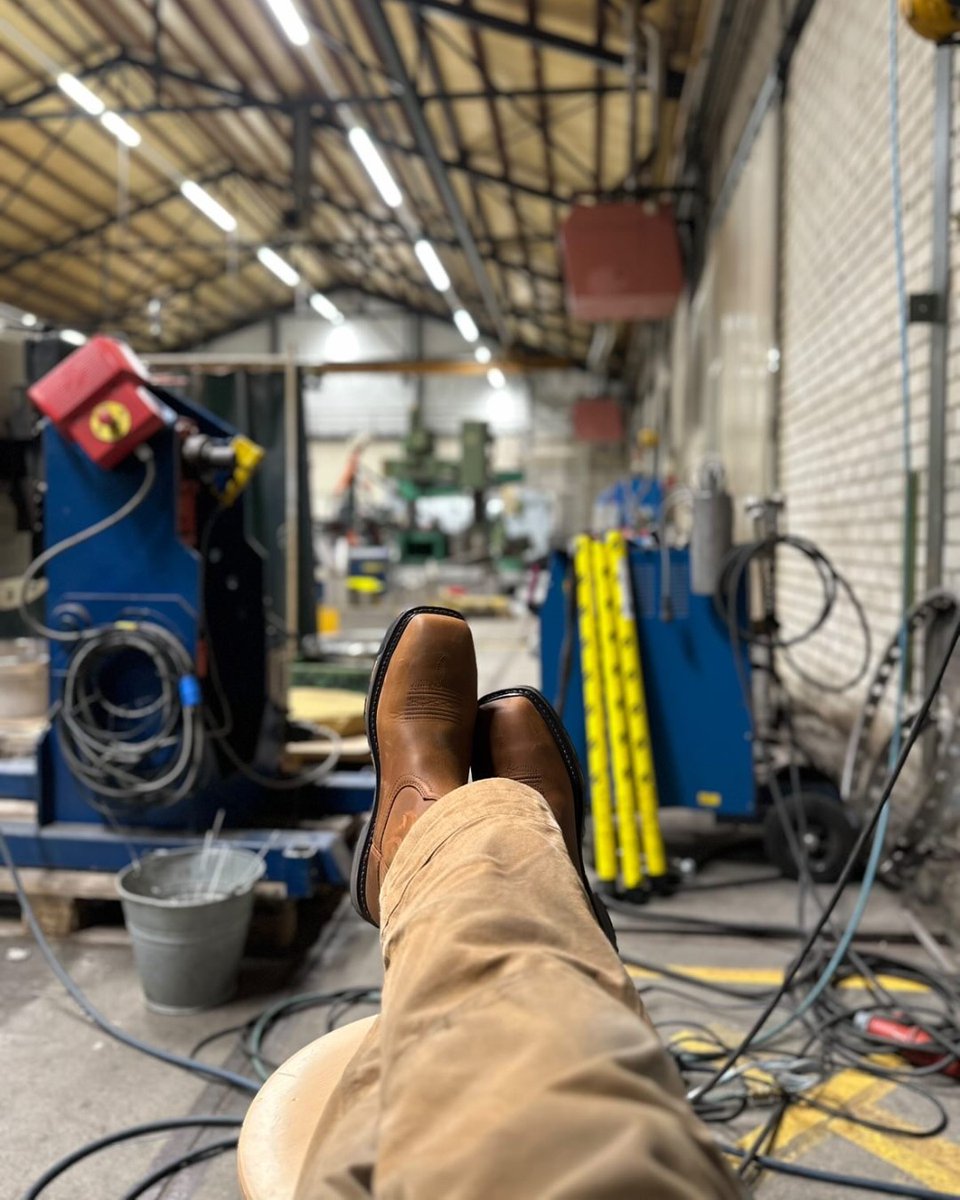 Ariat's tweet image. Kick back and relax. You've earned it. 😎 #AriatWork

PC: IG @ pipewelder.764