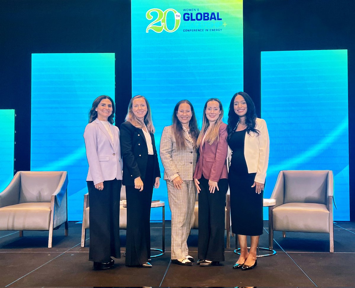SempraInfra_MX's tweet photo. Cristina Kessel (@cris_kessel), nuestra directora de Sustentabilidad y #FundaciónSempraInfraestructura, moderó el panel "Emission Reduction Strategies" en el Women’s Global Leadership Conference in Energy 2024. Se exploraron estrategias para reducir la huella de carbono del sector energético, además de los compromisos que las empresas estamos adoptando para implementar tecnologías innovadoras y controles de emisiones más eficaces. #WGLC202