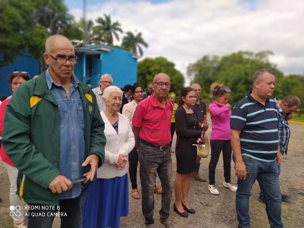 Hace entrega PROVARI a las autoridades de #Marianao una donación de utensilios para la higiene municipal.
#SeguimosUnidosYMásFuertes 
#SeguimoTrabajandoJuntos