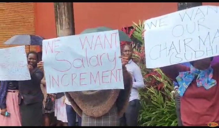 observerug's tweet photo. Kampala Parents School teachers strike over salaries, 'racism'. The school, owned by prominent businessman Sudhir Ruparelia, has downplayed the teachers’ concerns, describing the situation as a “minor issue” https://t.co/coCZePl9Yz https://t.co/T4OBT2JnVp