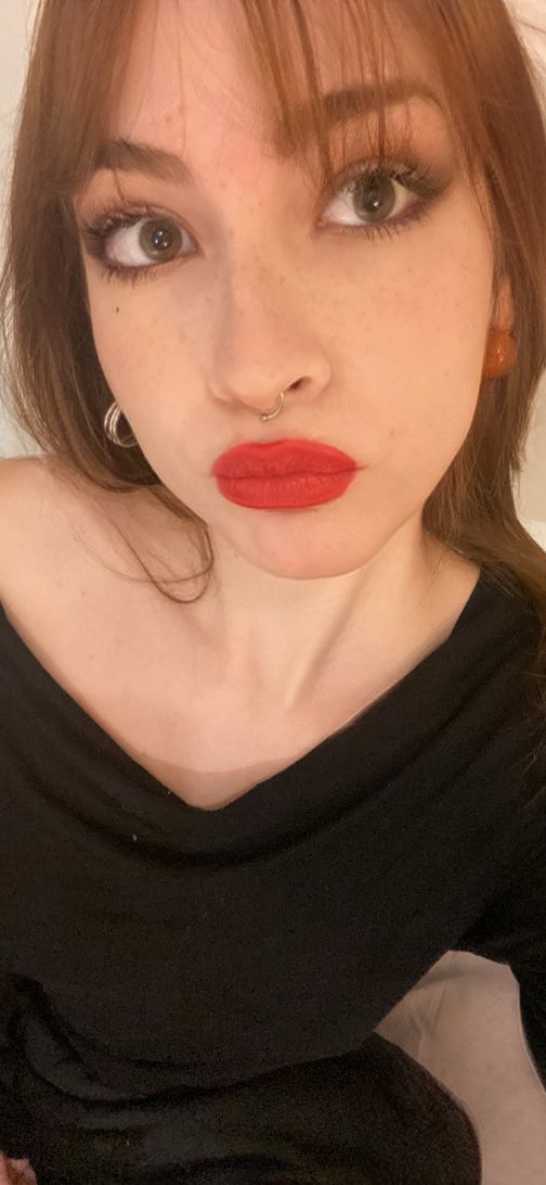 sacraldesire's tweet image. HRT 3.5 years !! can’t believe how I love myself now ❤️🤎 #transawarenessweek